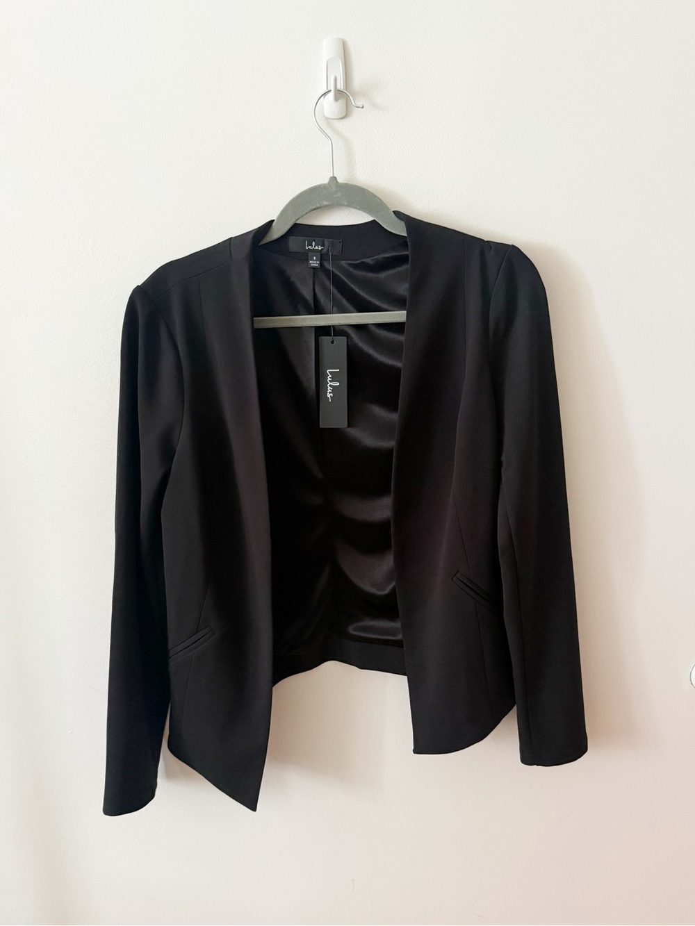 Lulu's Black Open-Front Blazer